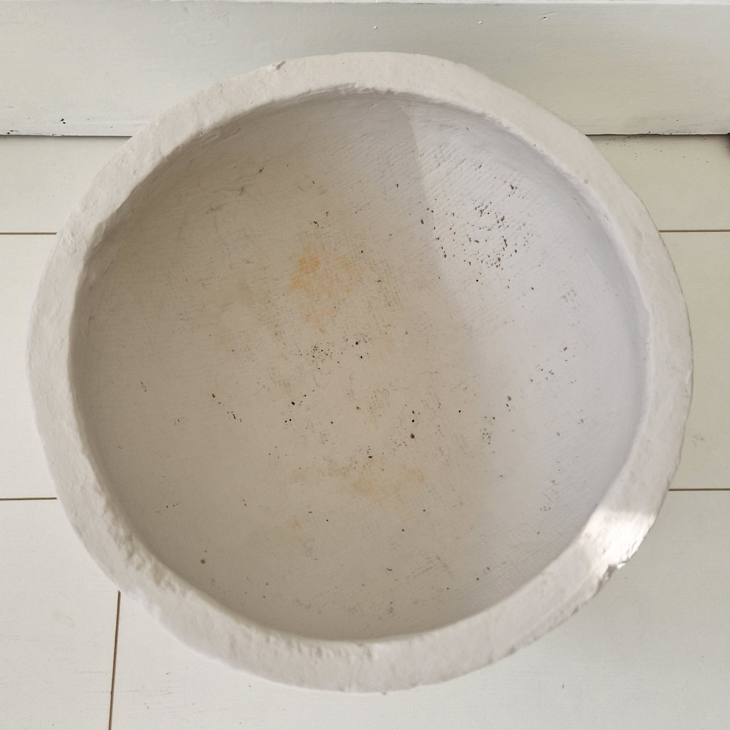 Handgemaakte Papier-Maché schaal Clay in neutrale kleitint, perfect voor Wabi-Sabi en bohemian interieurs