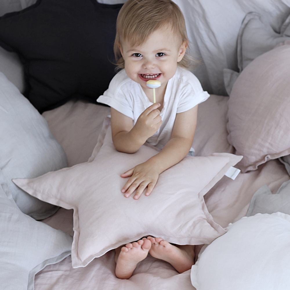 Cotton & Sweets linen star cushion Powder Pink Ø50cm