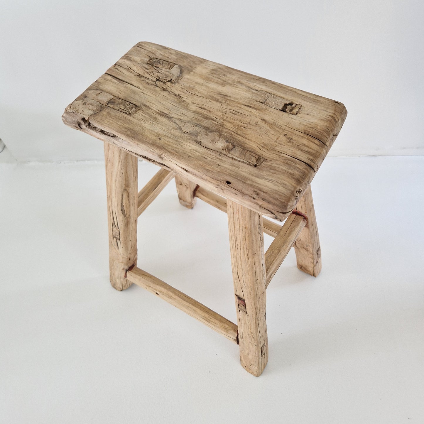 Unieke oude houten Chinese Kruk