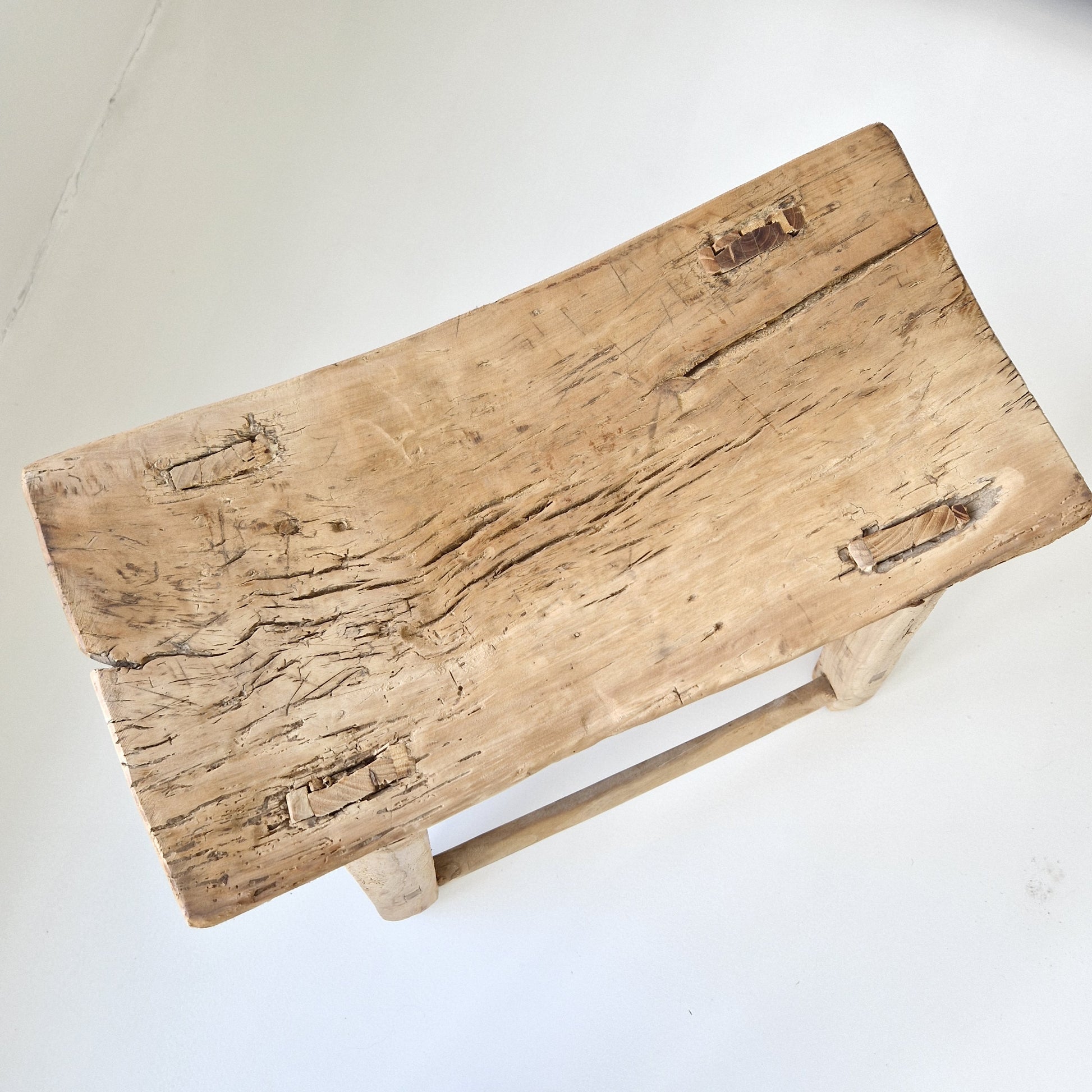 Bovenkant van een unieke oude houten Chinese zadelkruk