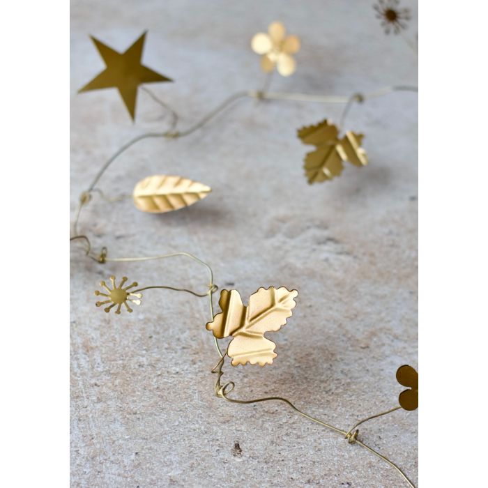 Garland golden leaves