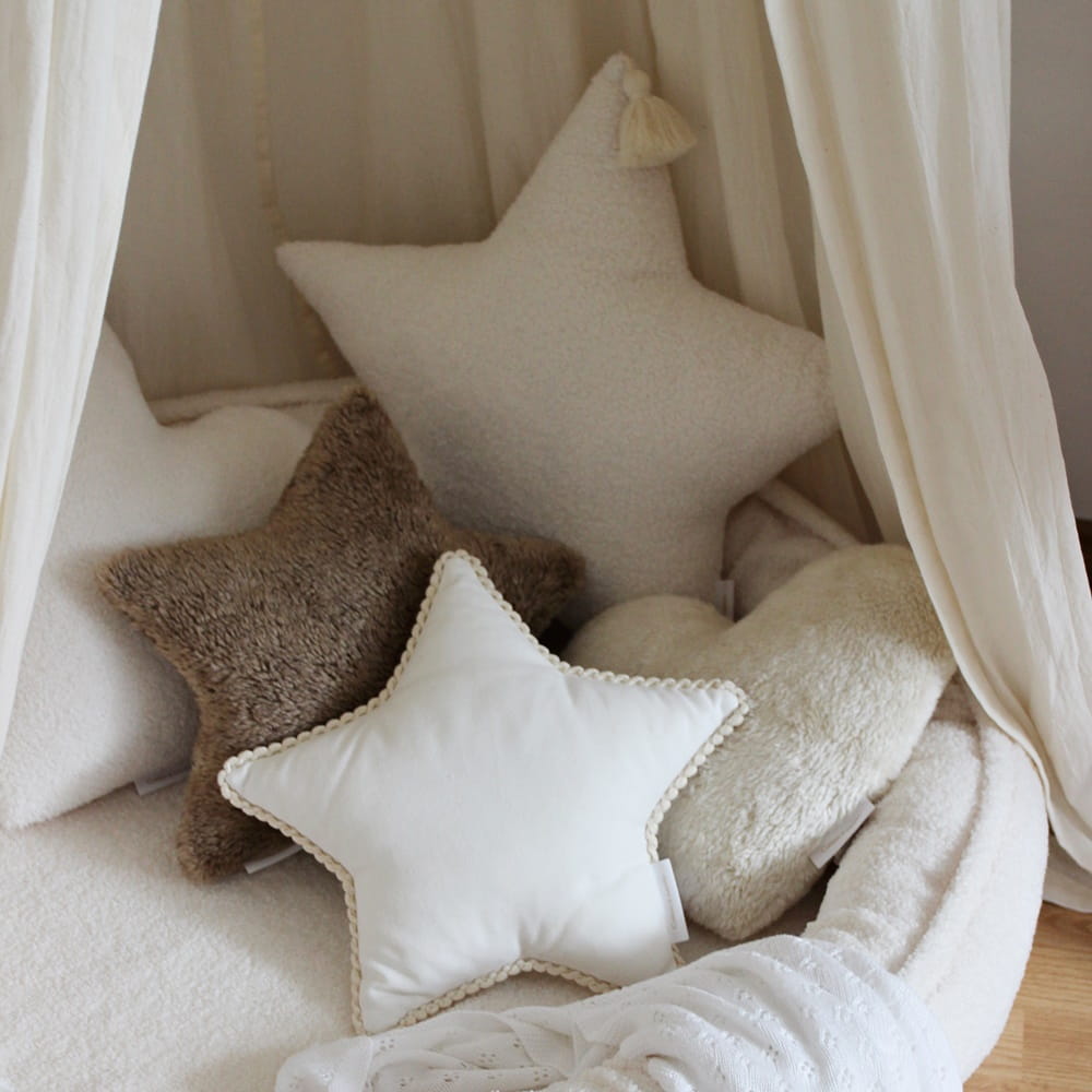 Cotton & Sweets Sheepskin Vanilla Star cushion with Tassel Ø50cm