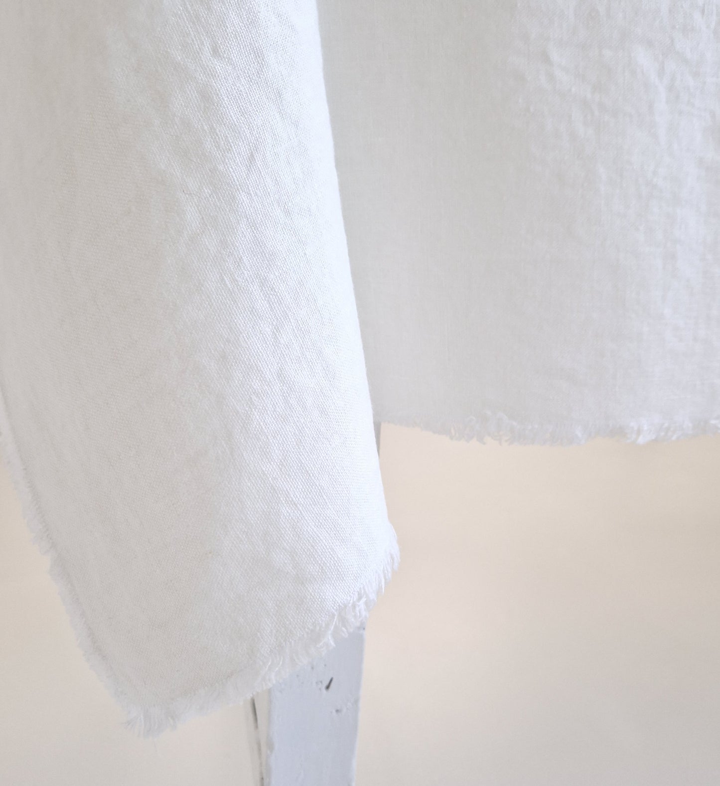 Linen tablecloth Off-White with fringes