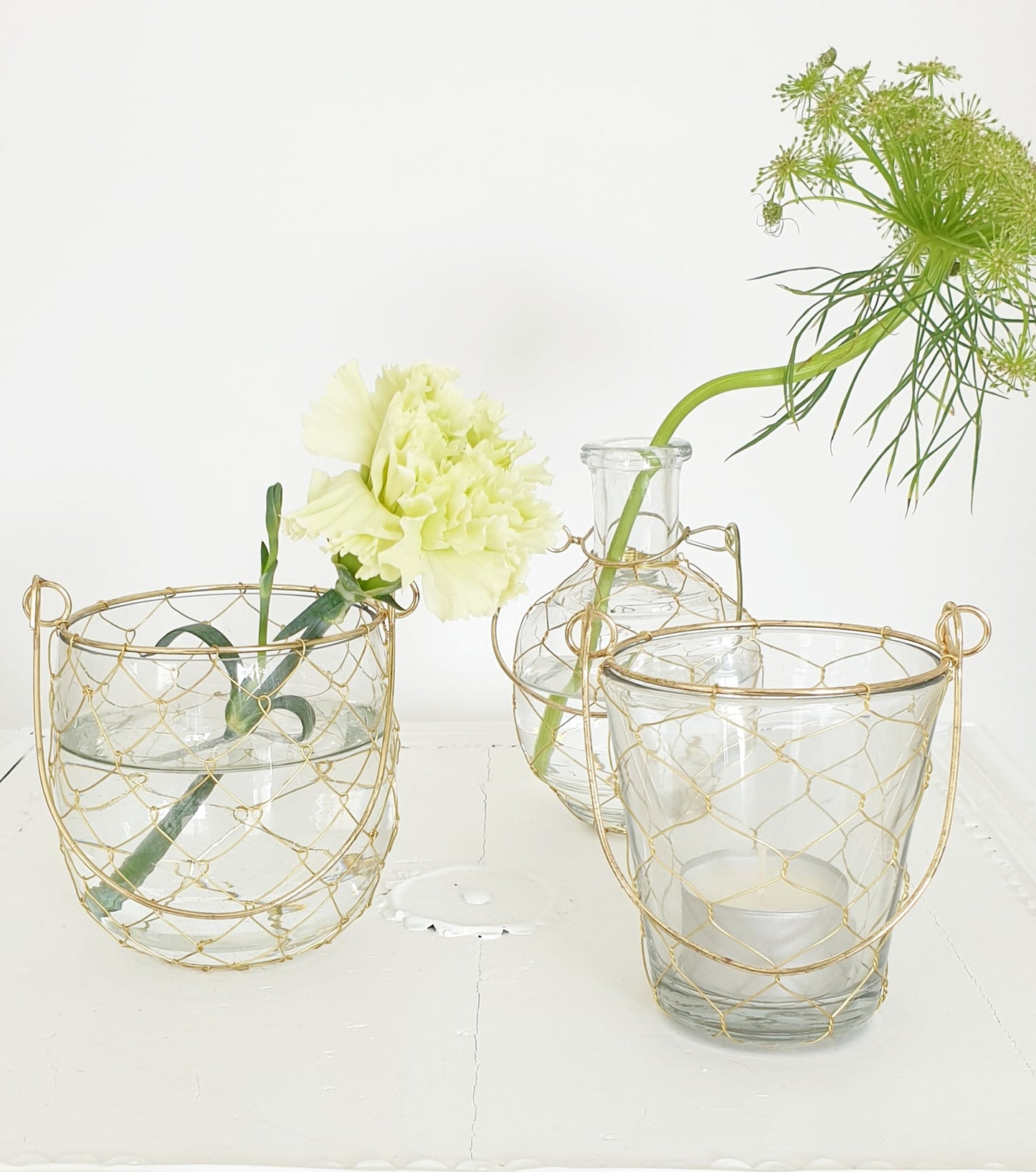 Hanging vase/wind-light with gold thread
