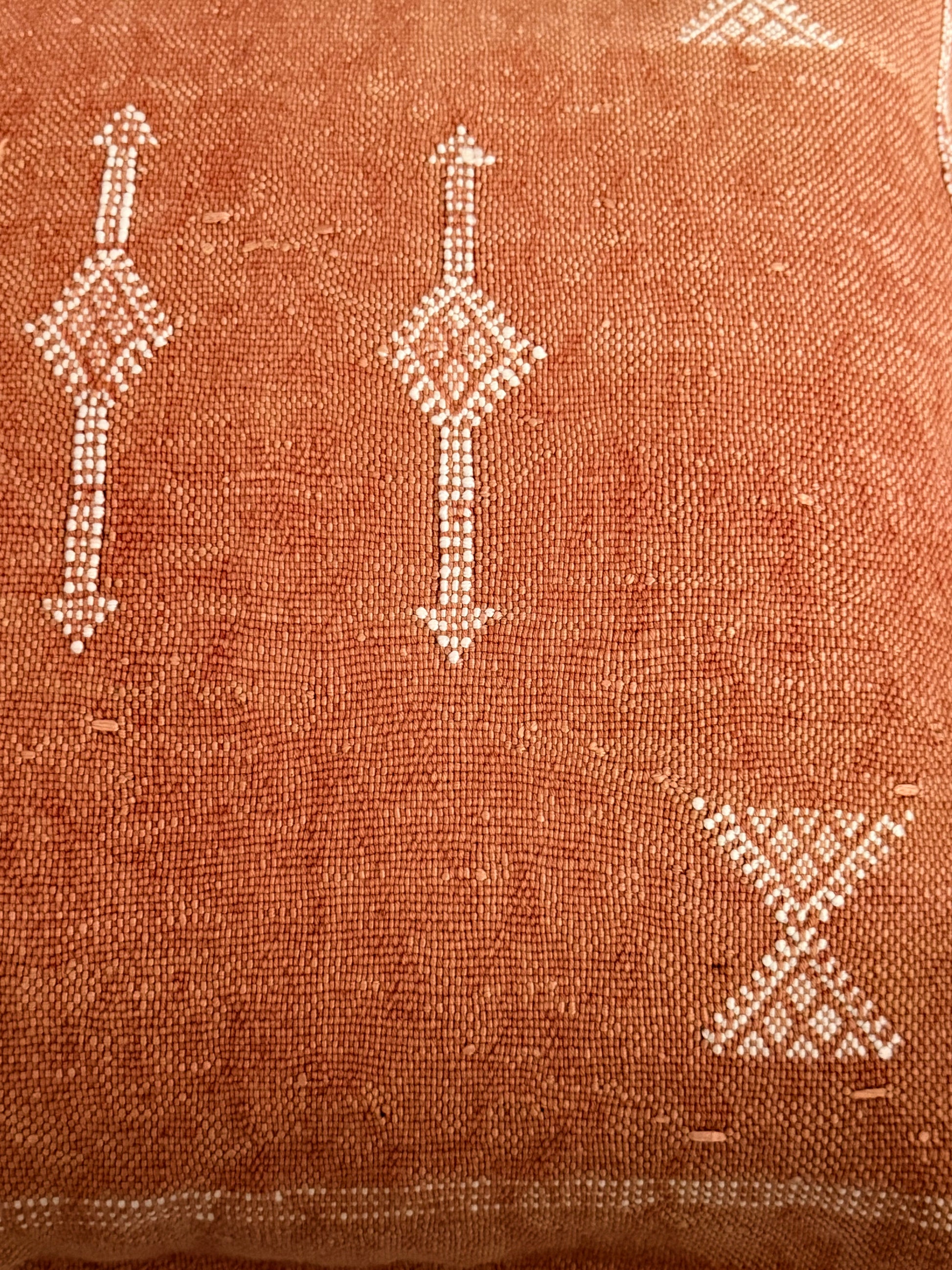 Detailfoto patroon van de Marokkaanse Sabra Silk kussenhoes Desert Collection No. 02 