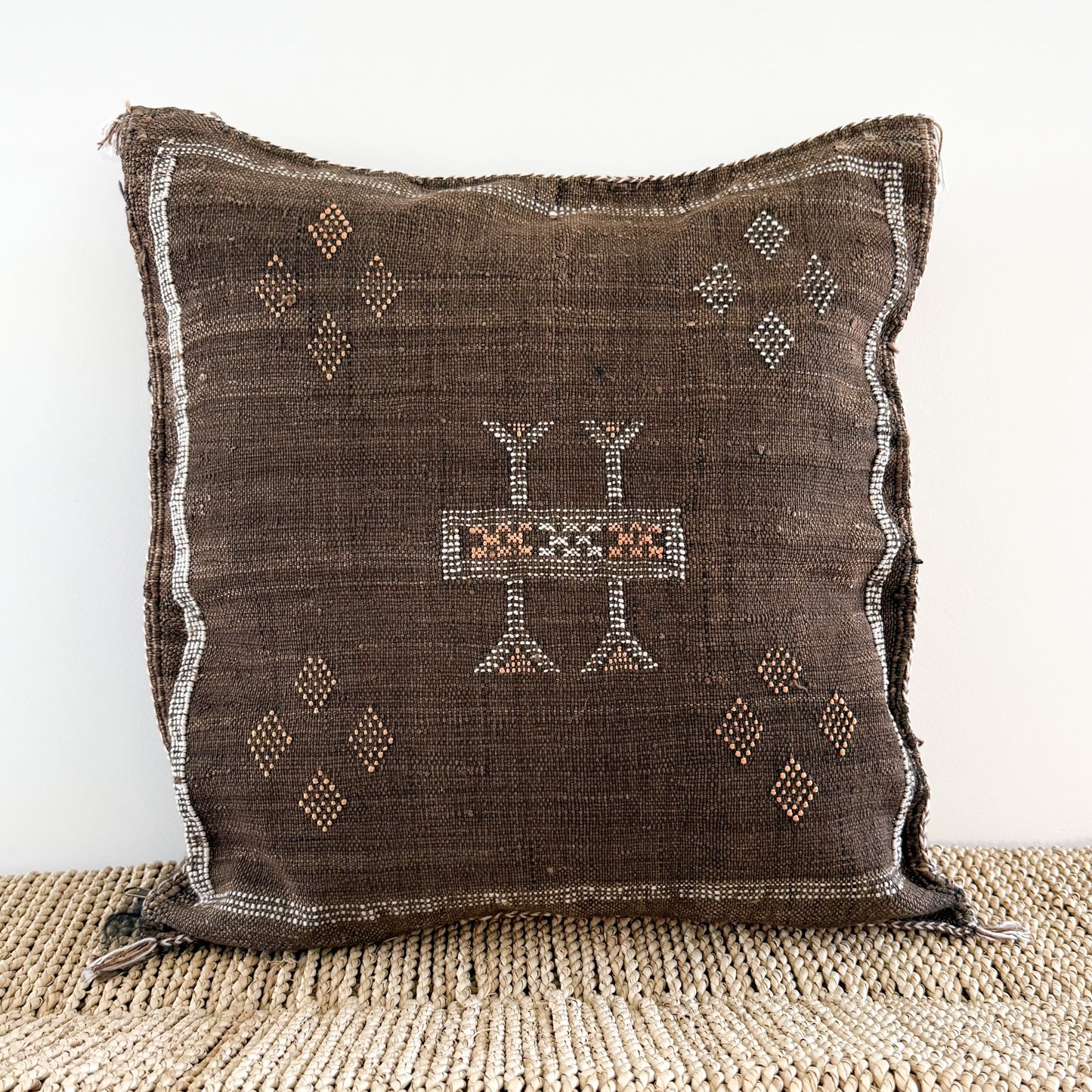 Marokkaans sabra silk kussenhoes No.10 uit de Earth brown collectie