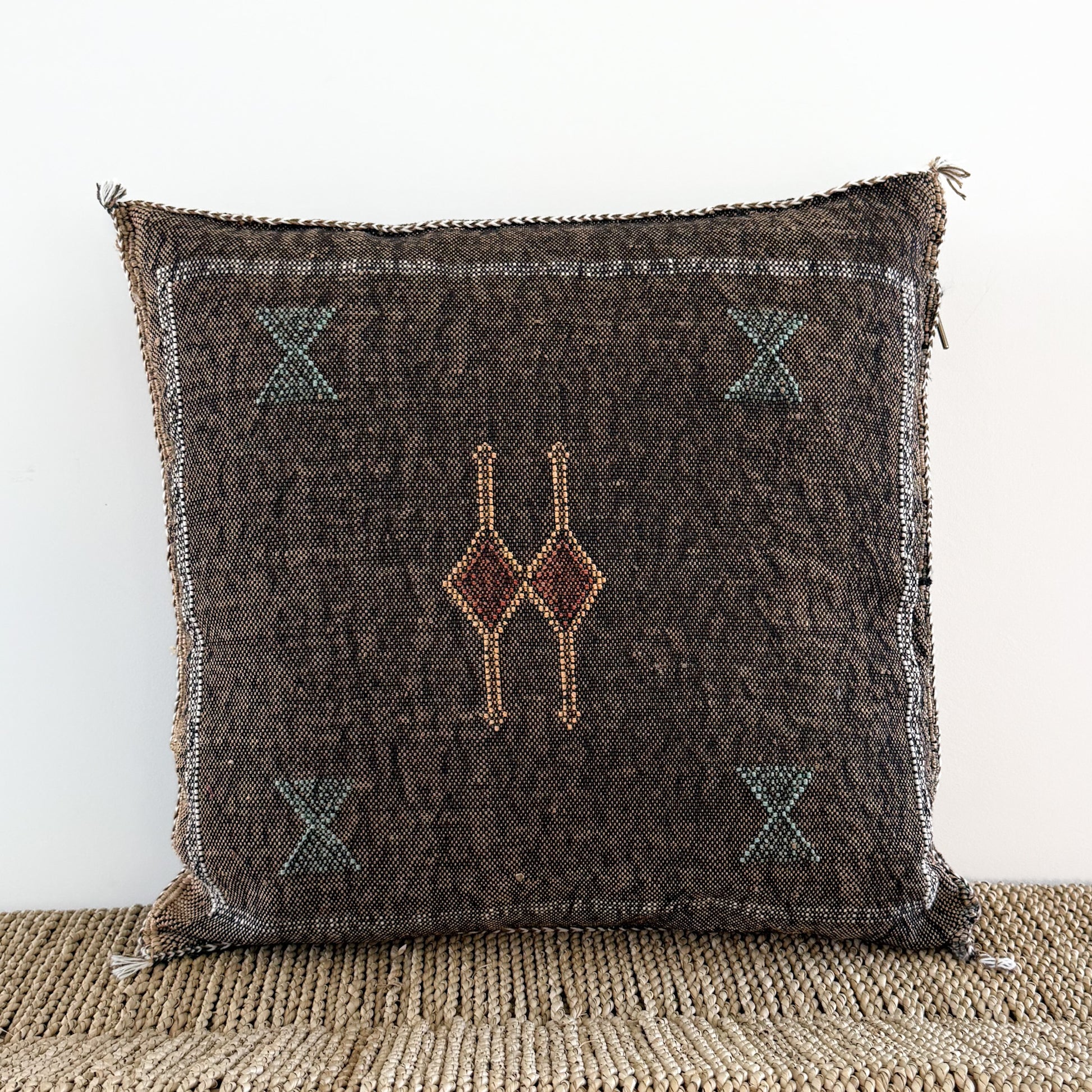 Marokkaans sabra silk kussenhoes No.11 
uit de Earth brown collectie