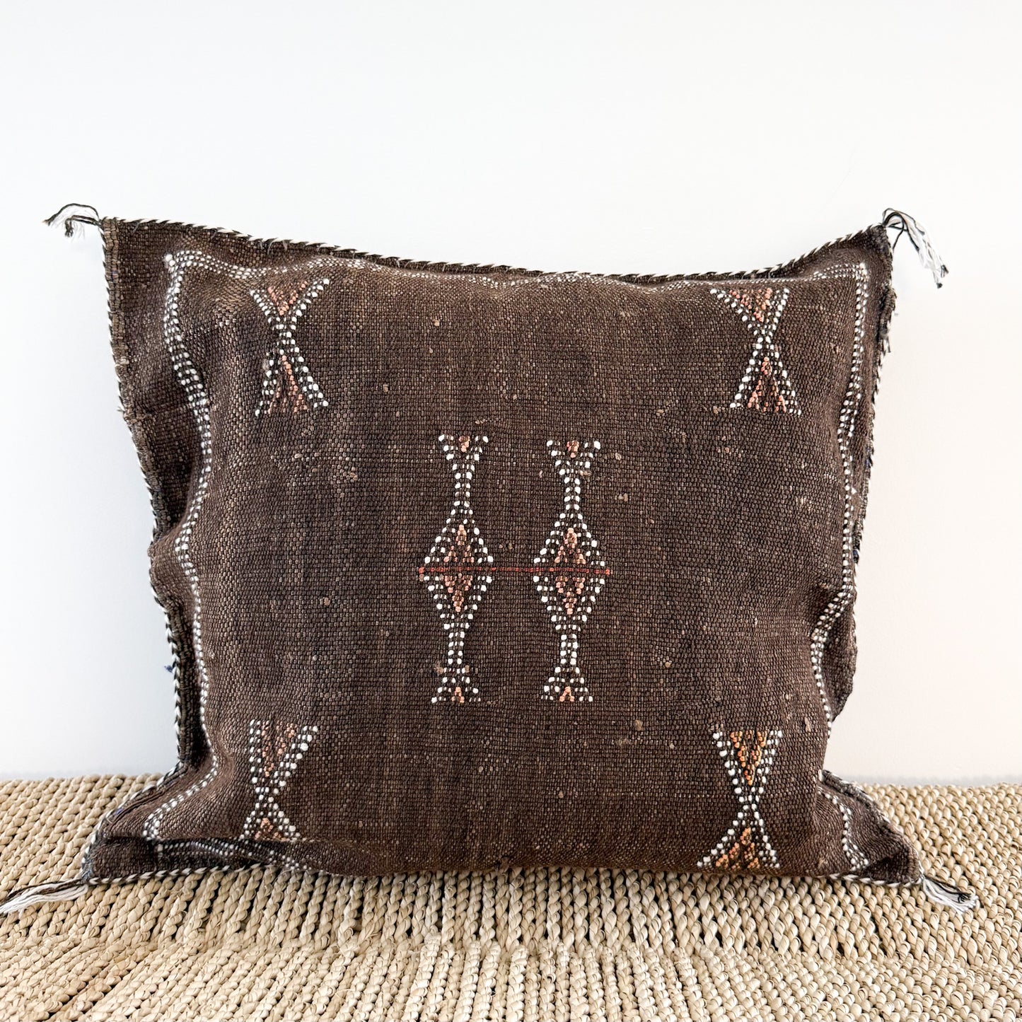 Marokkaans sabra silk kussenhoes No.12 uit de Earth brown collectie