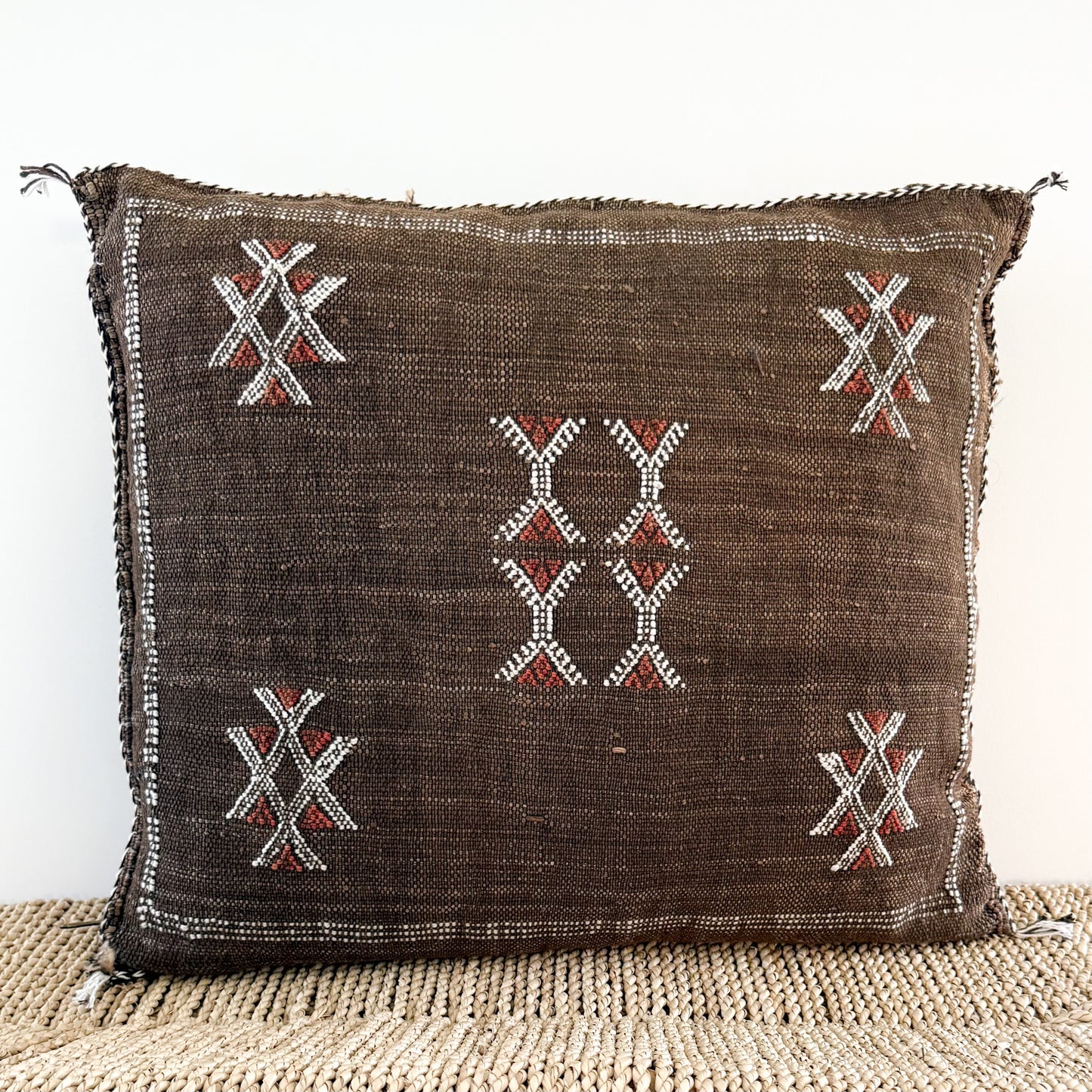 Marokkaans sabra silk kussenhoes No.13 uit de Earth brown collectie