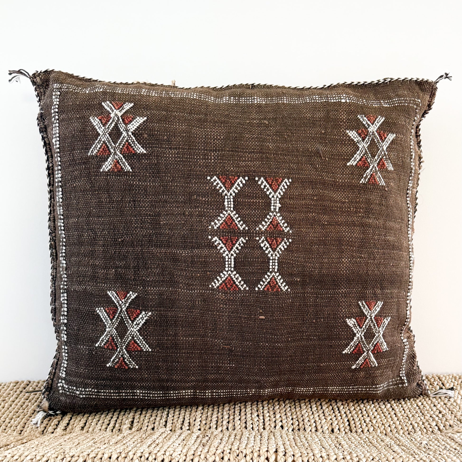 Marokkaans sabra silk kussenhoes No.13 uit de Earth brown collectie