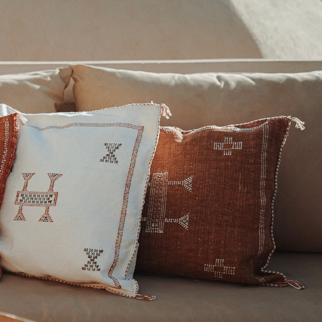 Marokaanse sabra silk kussens in Off-white en bruin