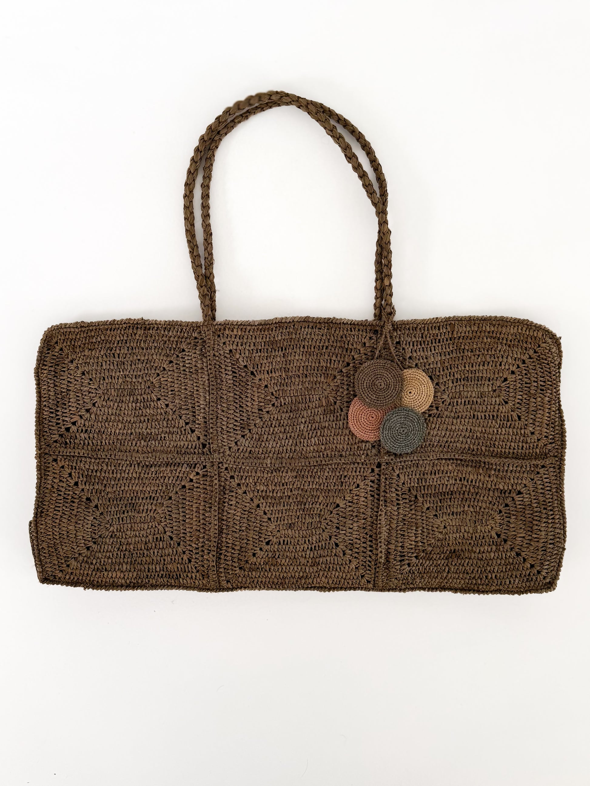 Grote raffia tas Gaby in tea kleur van Made in Mada