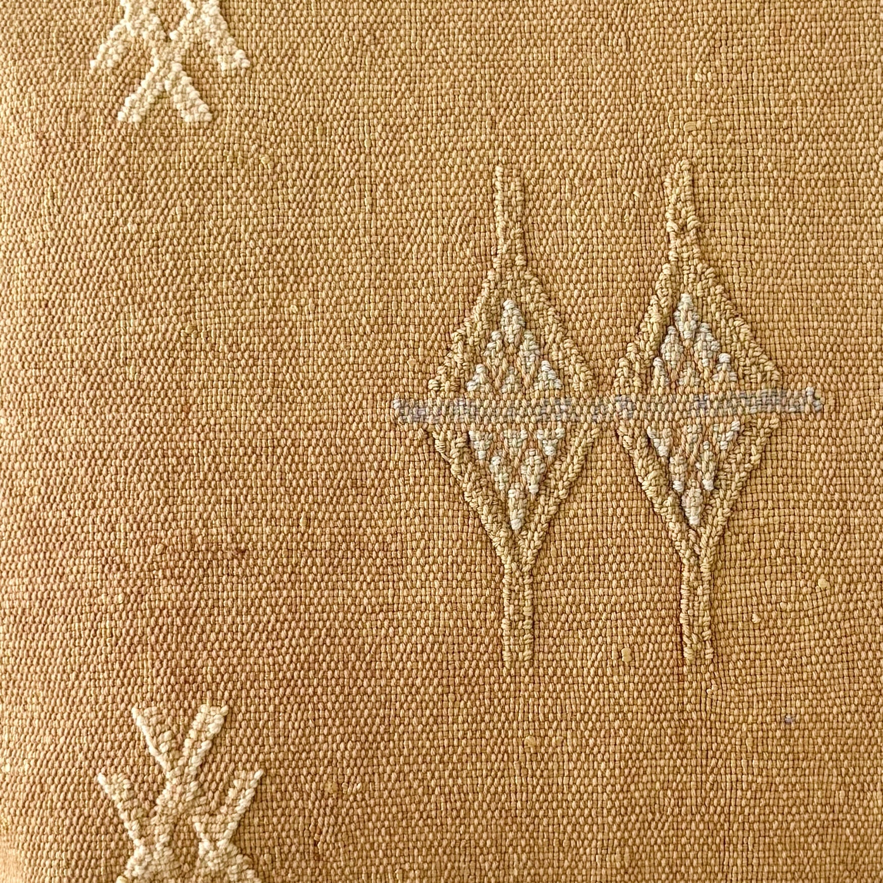 Detail foto van Marokkaans Sabra Silk kussen Golden Dune No. 03