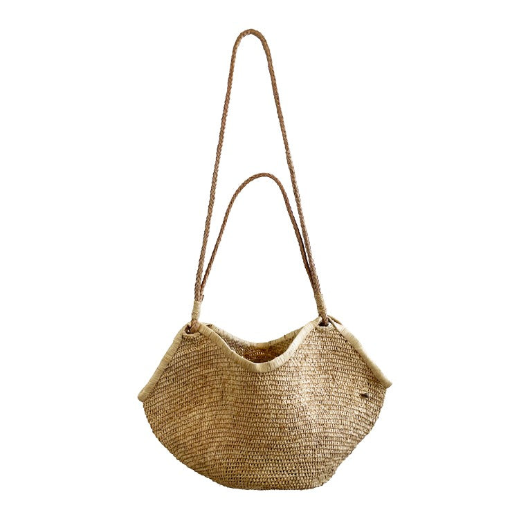 Aina M Bag Natural van Made in Mada, met korte en lange hengsels van gevlochten leer