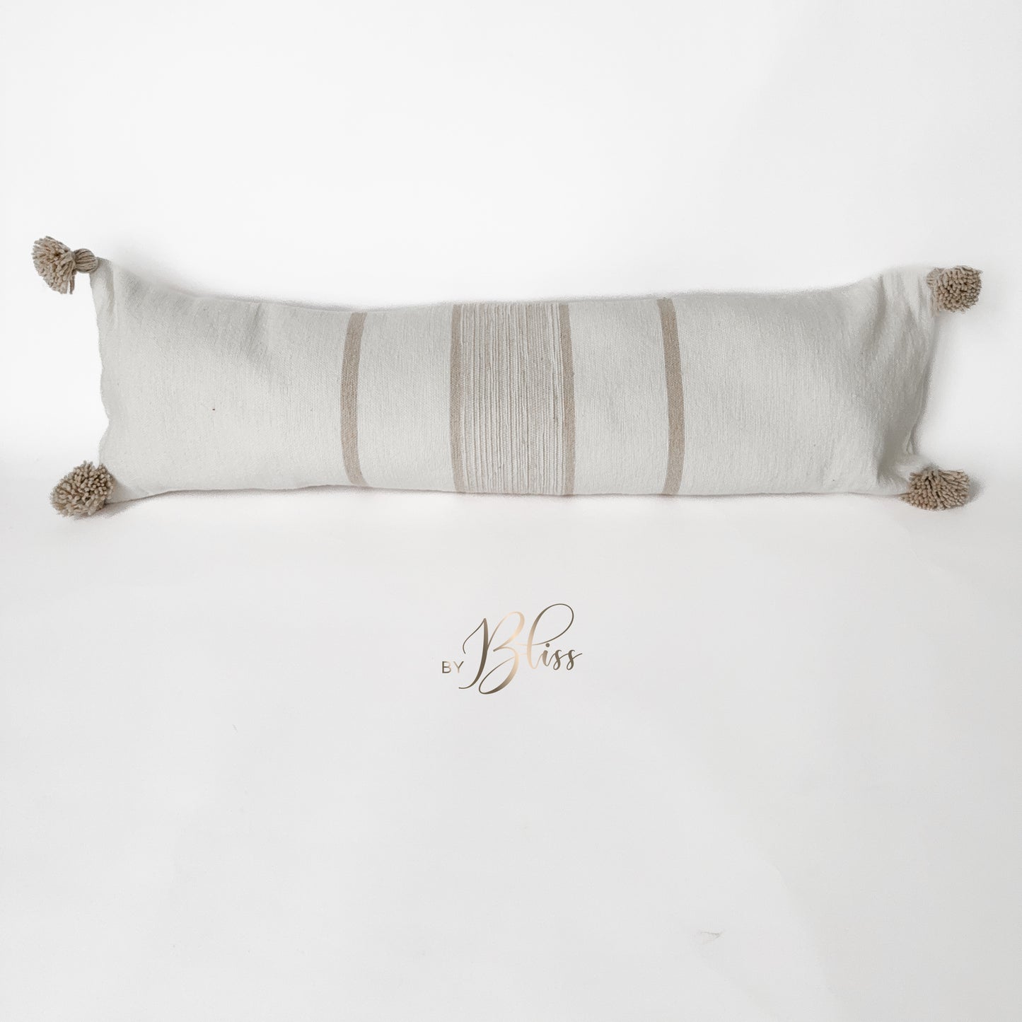 Marokkaans pompom kussen 30x100 off-white met beige strepen en pompoms