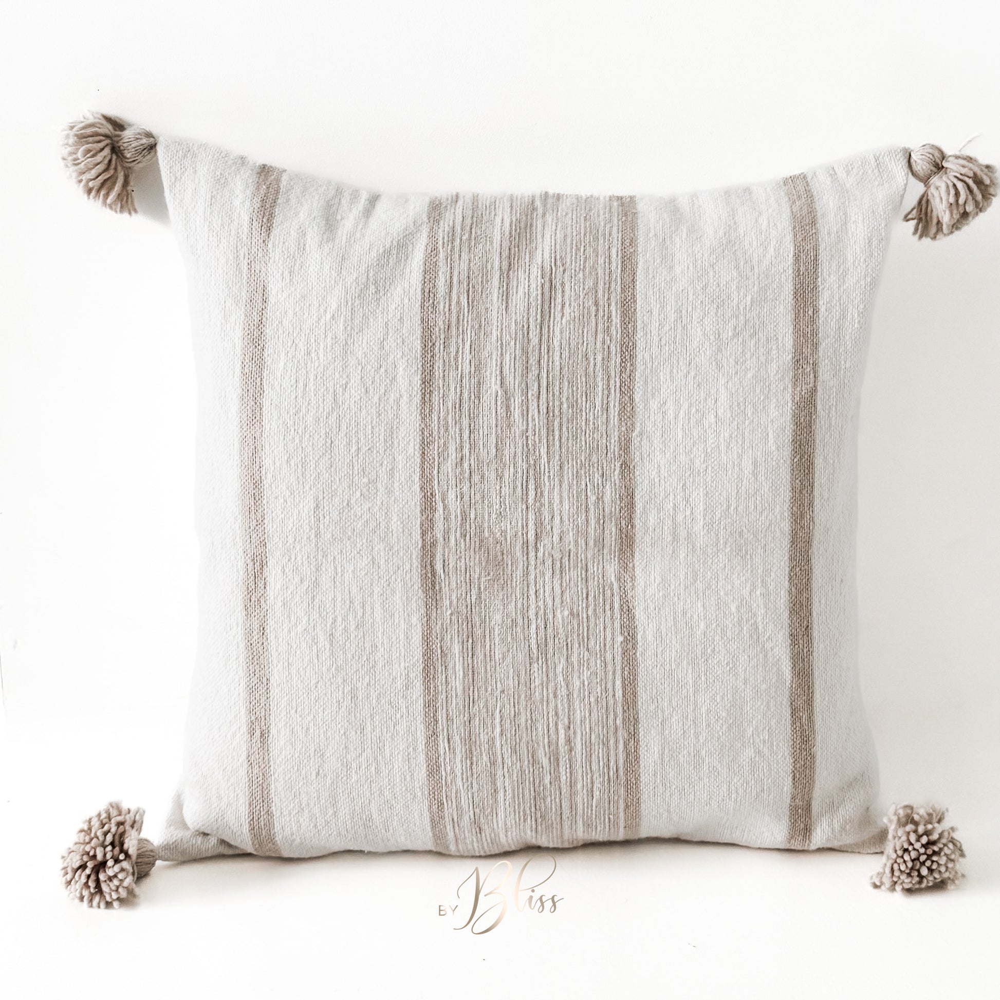 marokkaans pompom kussen 50x50 off-white en beige strepen verticaal