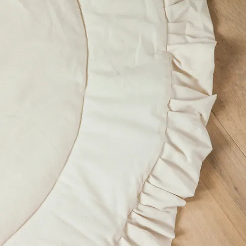 Padded round play mat with ruffles
