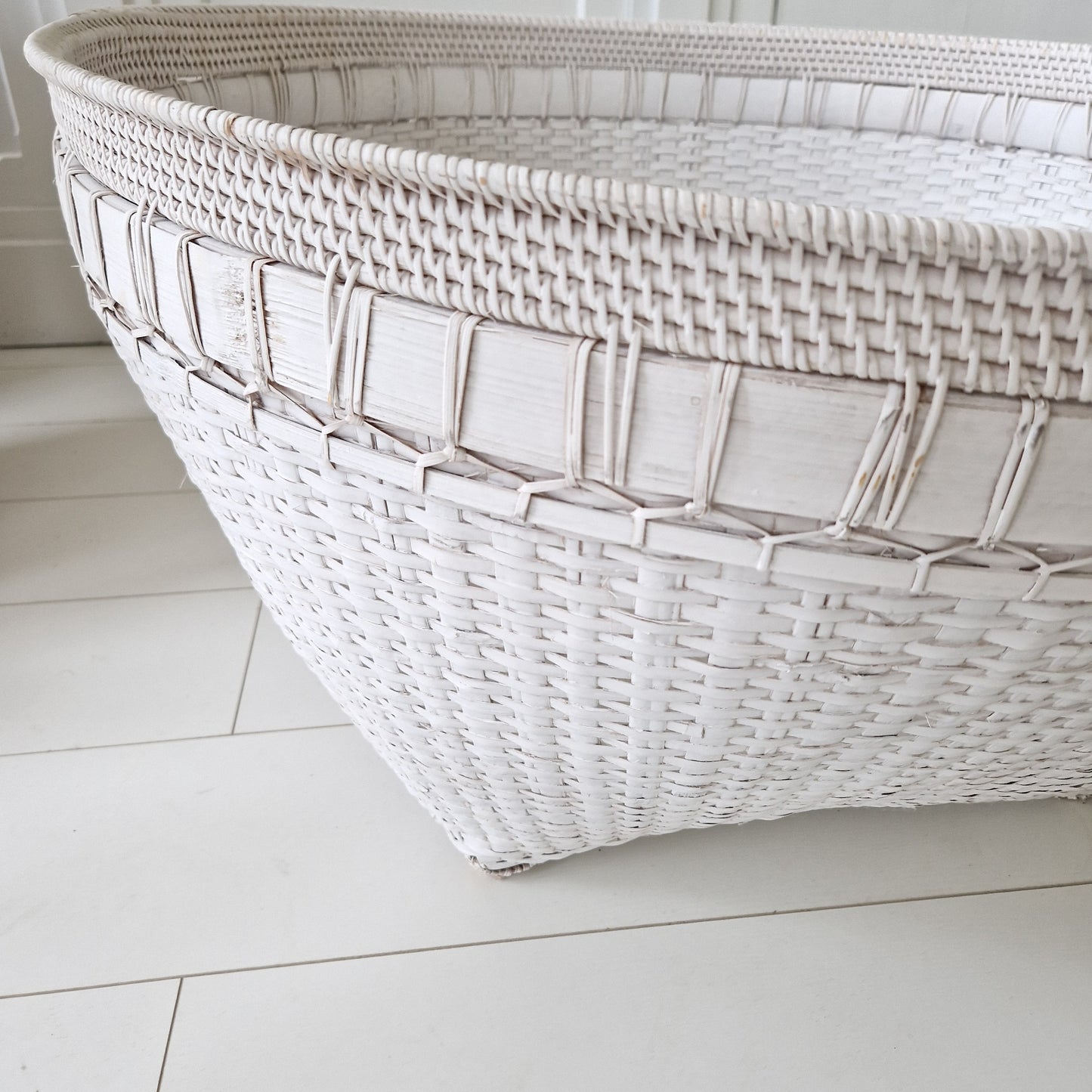 Basket XXL rattan white