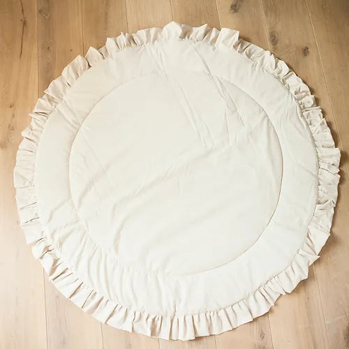 Padded round play mat with ruffles