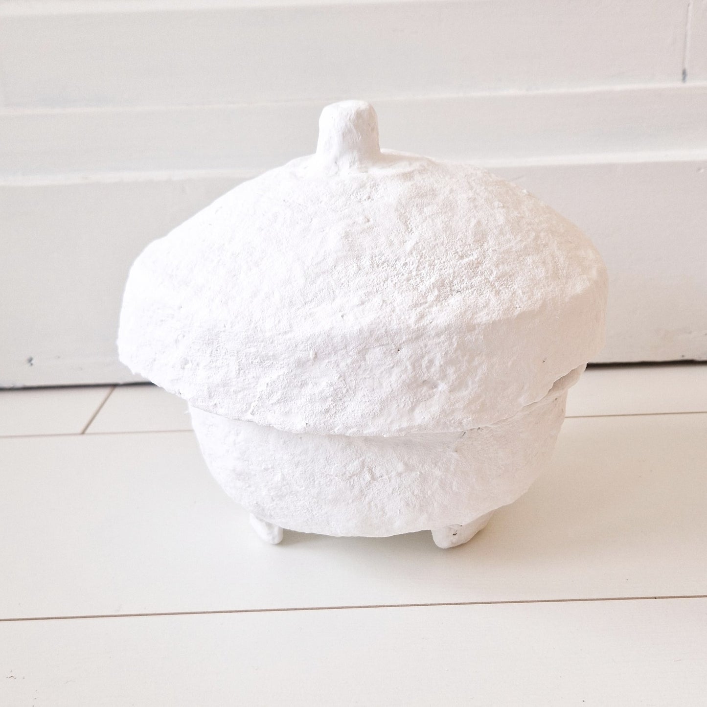 Papier-mâché pot white with lid