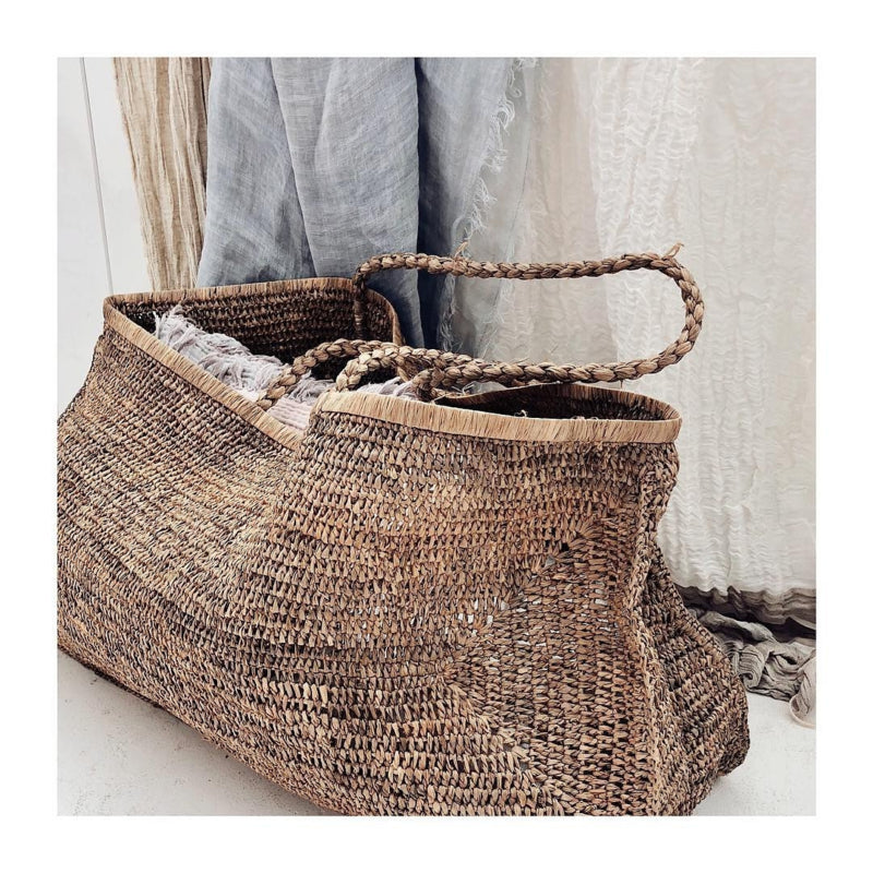 Alice 3XXL Bag Tea van Made in Mada grote raffia strandtas met gevlochten schouderbanden