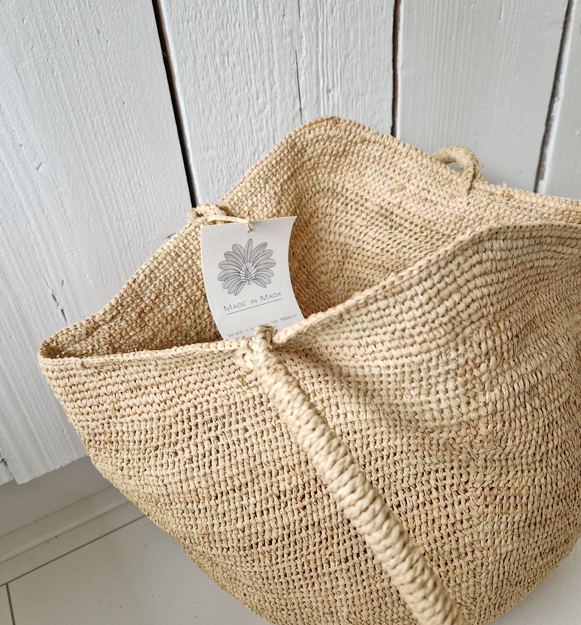 Gemma L Bag Naturel van Made in Mada detail van handgeweven raffia