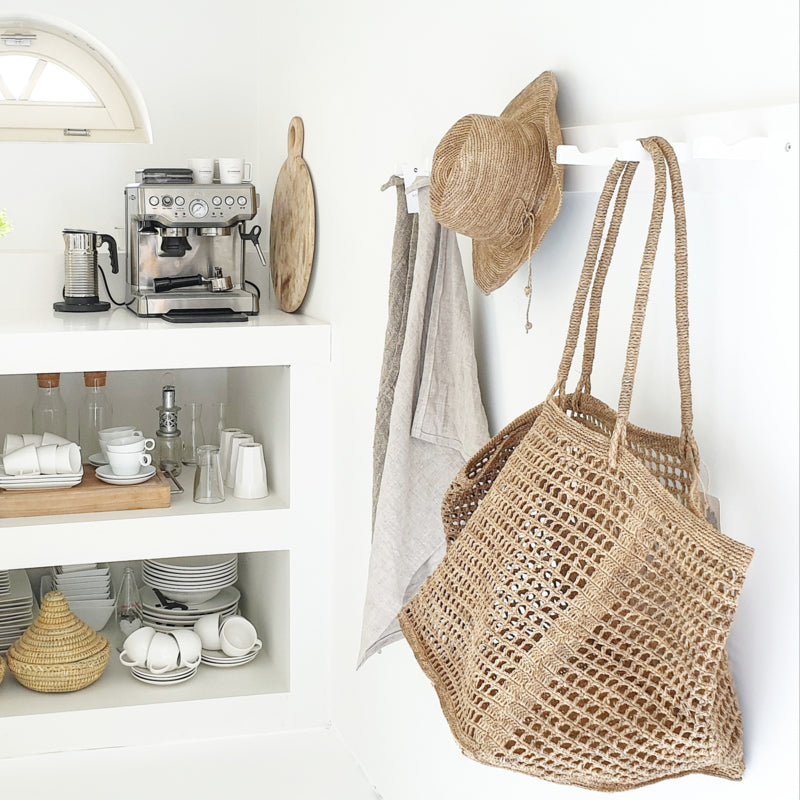Hit Bag Tea van Made in Mada als grote raffia boodschappentas