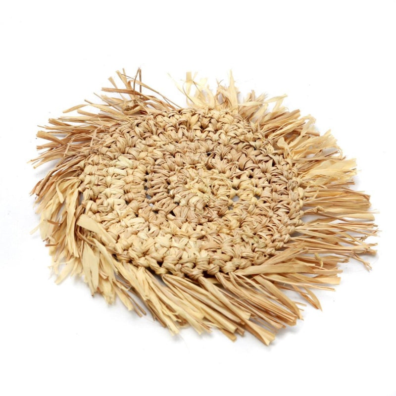 Raffia coaster with fringes