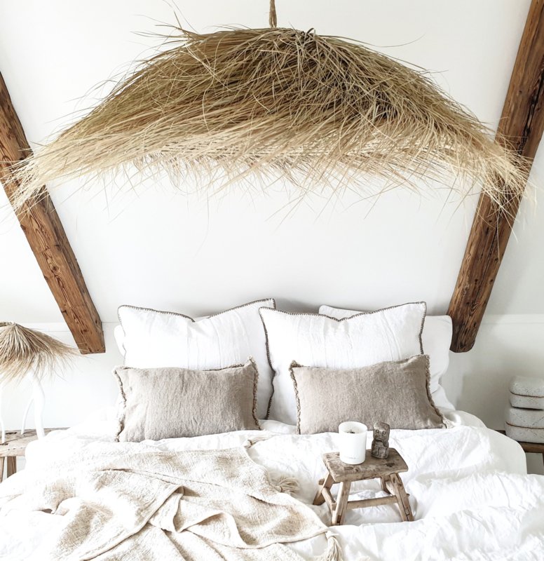 Linnen dekbedovertrek Felice van Passion for Linen in witte slaapkamer