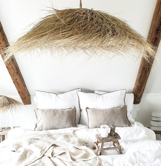 Linnen dekbedovertrek Felice van Passion for Linen in witte slaapkamer