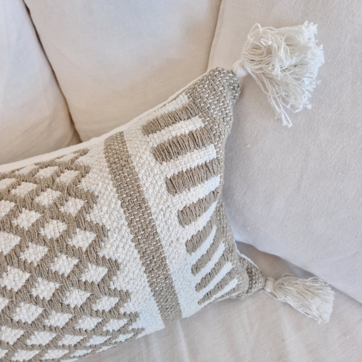 Elongated cushion White/Beige 35x90
