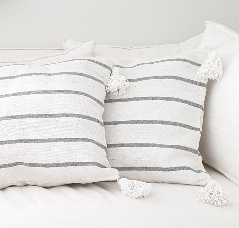 Pompom cushion cover stripe Grey