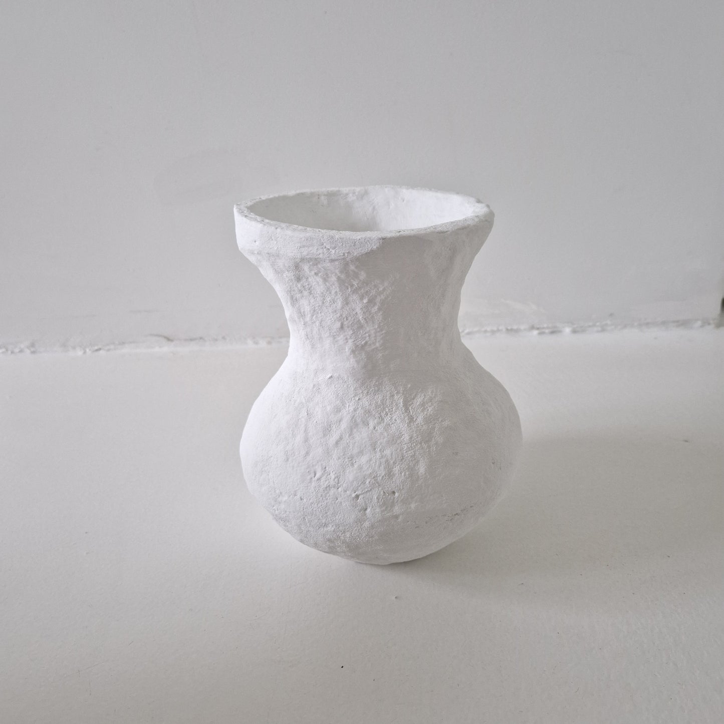 Papier-mâché vase white 